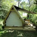 مكان تخييم La Ferme De كاستيلان