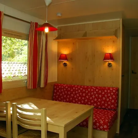 مكان تخييم La Ferme De 3*
